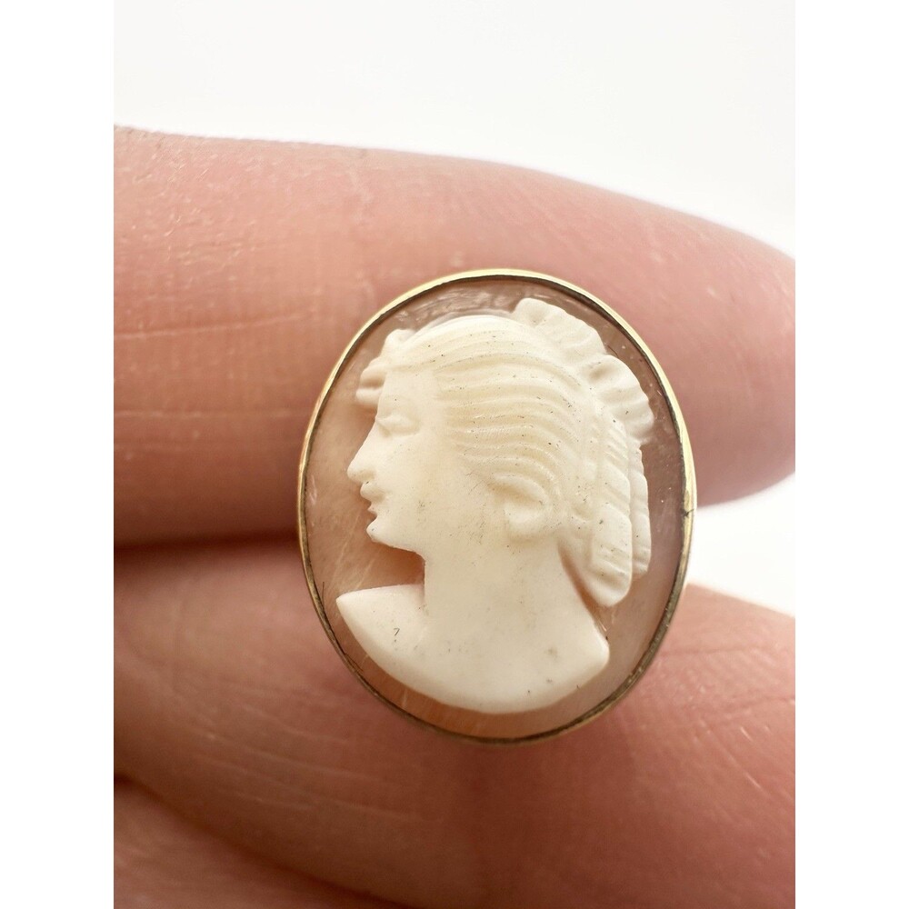 Vintage 10k Gold Cameo Single Earring Screw Back